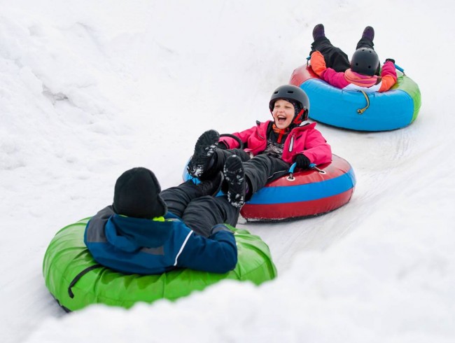 Snowtubing, Schlittenfahren & Rodeln © Shutterstock