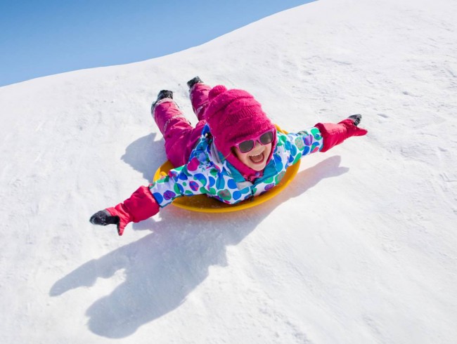 Rodeln, Schlittenfahren und Teller rutschen in Flachau © Shutterstock